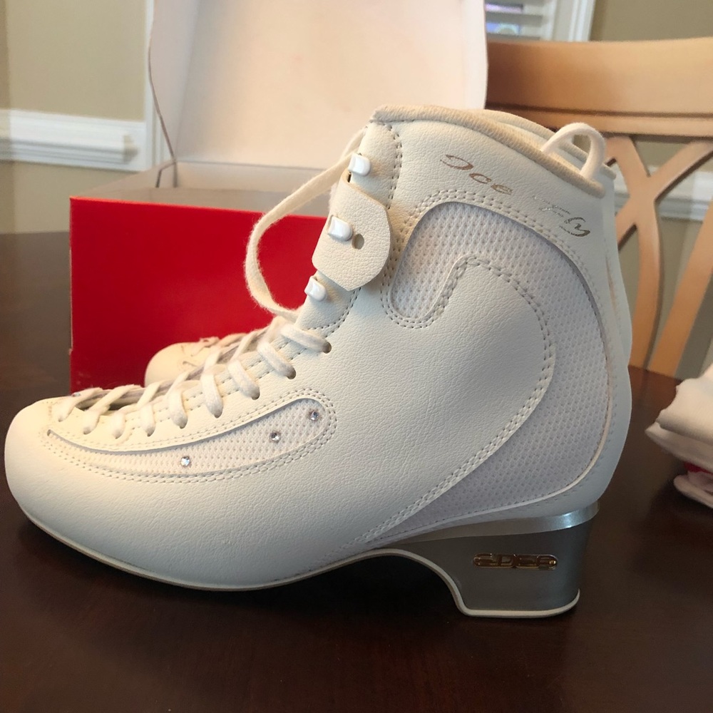 Edea Ice Fly Ice Figure Skate 245 C NEW
